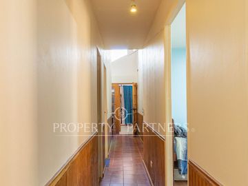 Casa de 5 dormitorios y 3 baños en villa residencial