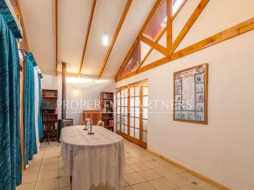 Casa de 5 dormitorios y 3 baños en villa residencial