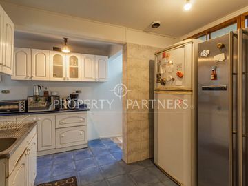 Casa de 5 dormitorios y 3 baños en villa residencial