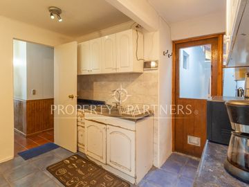 Casa de 5 dormitorios y 3 baños en villa residencial