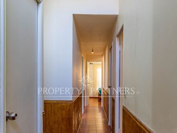 Casa de 5 dormitorios y 3 baños en villa residencial