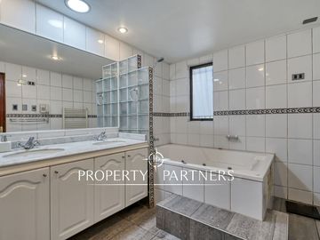 A la venta Amplia y Linda Casa con acceso al Country