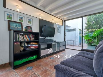 A la venta Amplia y Linda Casa con acceso al Country