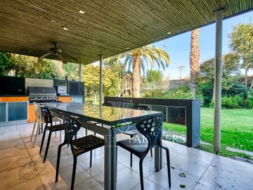 A la venta Amplia y Linda Casa con acceso al Country