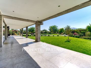 Chicureo Centro, moderna casa, gran arquitectura y paisajismo