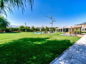 Chicureo Centro, moderna casa, gran arquitectura y paisajismo