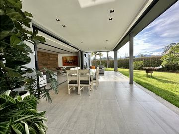 Venta de Casa Campestre en Llanogrande en Rionegro