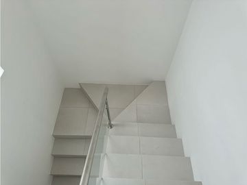 CASA EN ALQUILER  A ESTRENAR EN URBANIZACIÓN MANTA 2000, SUR DE MANTA