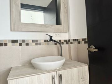 CASA EN ALQUILER  A ESTRENAR EN URBANIZACIÓN MANTA 2000, SUR DE MANTA