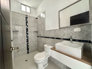 CASA EN ALQUILER  A ESTRENAR EN URBANIZACIÓN MANTA 2000, SUR DE MANTA