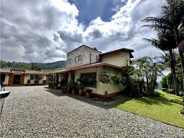 Venta de Casa Campestre en la Catedral Envigado
