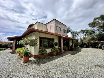 Venta de Casa Campestre en la Catedral Envigado