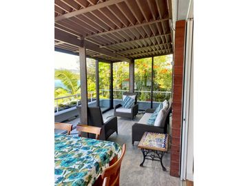 Venta de Casa Campestre en El Peñol Guatape