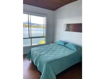 Venta de Casa Campestre en El Peñol Guatape