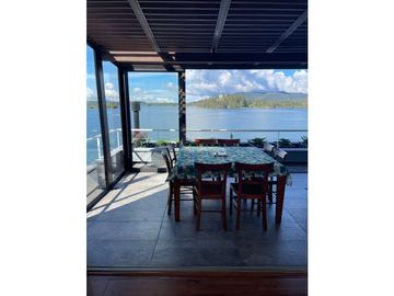 Venta de Casa Campestre en El Peñol Guatape