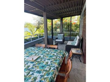 Venta de Casa Campestre en El Peñol Guatape