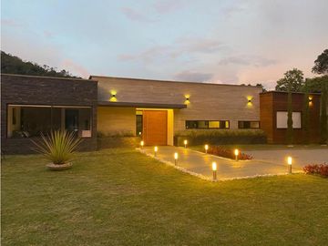 Venta de Casa Campestre en EL Retiro