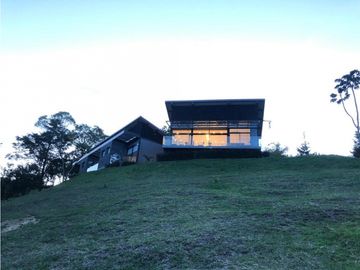 Venta de Casa Campestre en el Retiro
