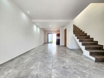 Casa en VENTA de 3 recámaras y amplio jardín Colonia VILLA RICA