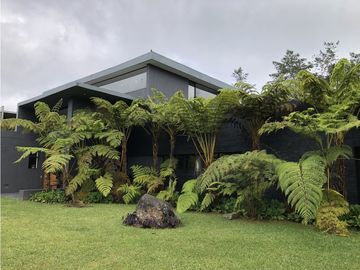 Venta de Casa Campestre en Alto de las Palmas