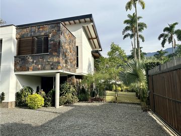 Venta de Casa Campestre en El Escobero Envigado