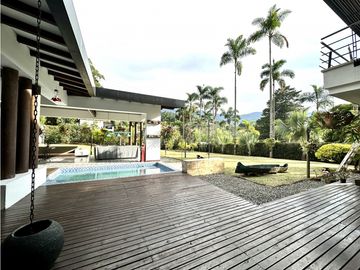 Venta de Casa Campestre en El Escobero Envigado