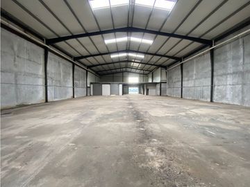 ALQUILER Y VENTA DE GALERAS EN MILLA 8 1250m2 & 1600m2
