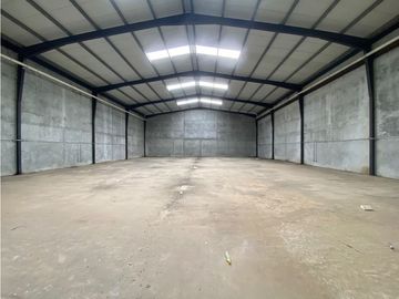 ALQUILER Y VENTA DE GALERAS EN MILLA 8 1250m2 & 1600m2