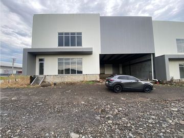 ALQUILER Y VENTA DE GALERAS EN MILLA 8 1250m2 & 1600m2