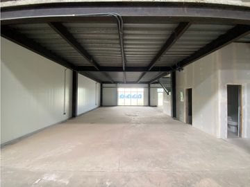 ALQUILER Y VENTA DE GALERAS EN MILLA 8 1250m2 & 1600m2