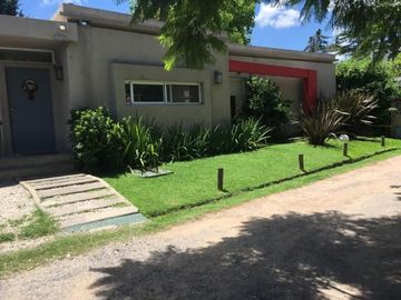 Casa en venta de 2 dormitorios c/ cochera en San Miguel
