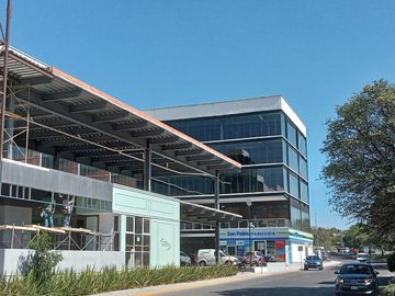 LOCAL COMERCIAL EN VENTA LA RESERVA QUERETARO CLV230809-AE