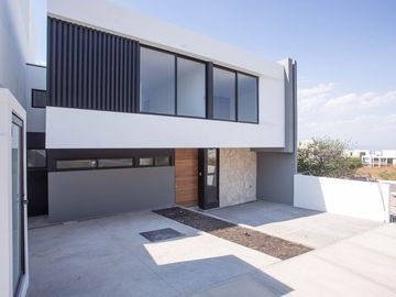 CASA EN VENTA ACANTHA 81.7 ZIBATA QUERETARO RCV230213I-AE