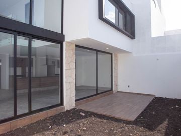 CASA EN VENTA ACANTHA 81.7 ZIBATA QUERETARO RCV230213I-AE