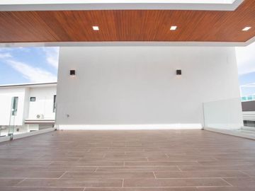 Minimal Luxury 5 Bed 4 Bath @ The Pinnacle Koolpunt Ville 17