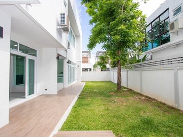Minimal Luxury 5 Bed 4 Bath @ The Pinnacle Koolpunt Ville 17