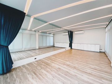 Minimal Luxury 5 Bed 4 Bath @ The Pinnacle Koolpunt Ville 17