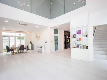 Minimal Luxury 5 Bed 4 Bath @ The Pinnacle Koolpunt Ville 17