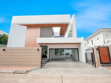 Minimal Luxury 5 Bed 4 Bath @ The Pinnacle Koolpunt Ville 17