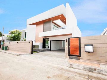 Minimal Luxury 5 Bed 4 Bath @ The Pinnacle Koolpunt Ville 17