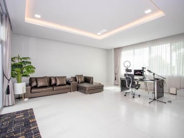 Minimal Luxury 5 Bed 4 Bath @ The Pinnacle Koolpunt Ville 17