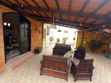 VENTA DE CASA AMPLIA ESQUINERA EN SALINAS SECTOR SOLYMAR (CMC)