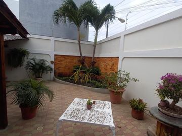 VENTA DE CASA AMPLIA ESQUINERA EN SALINAS SECTOR SOLYMAR (CMC)