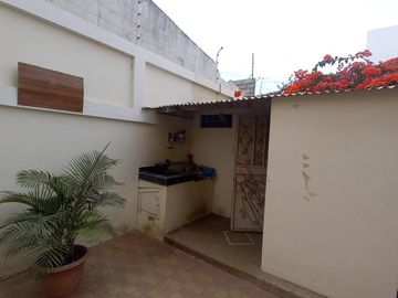 VENTA DE CASA AMPLIA ESQUINERA EN SALINAS SECTOR SOLYMAR (CMC)