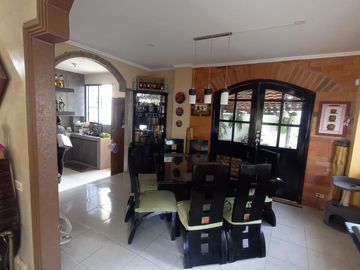 VENTA DE CASA AMPLIA ESQUINERA EN SALINAS SECTOR SOLYMAR (CMC)