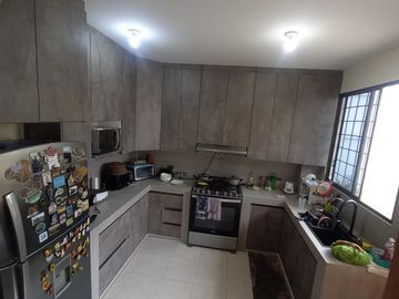 VENTA DE CASA AMPLIA ESQUINERA EN SALINAS SECTOR SOLYMAR (CMC)