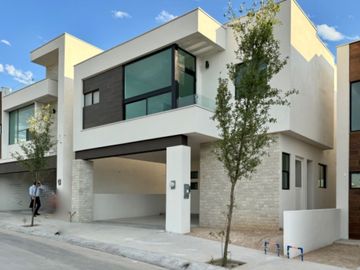 Casa en Venta en Cumbres, Monterrey