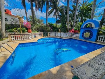 Casa Tradicional tipo Hacienda  · Terreno 3000M2 · Alberca · Casa de Huéspedes