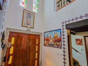 Casa Tradicional tipo Hacienda  · Terreno 3000M2 · Alberca · Casa de Huéspedes