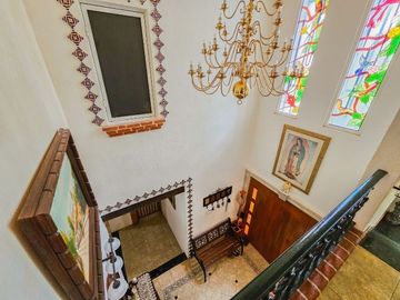 Casa Tradicional tipo Hacienda  · Terreno 3000M2 · Alberca · Casa de Huéspedes